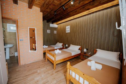 Borealis Guest House in Koman