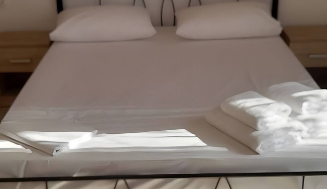 Bright Double Room Next to Kalamata Airport, Messinia in Μικρομάνη