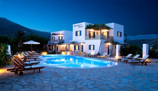 Brother's Hotel in Ios Chora