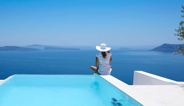 Caldera Crest Villa | Oia Santorini | Private Pool | Caldera Views | Hot Tub