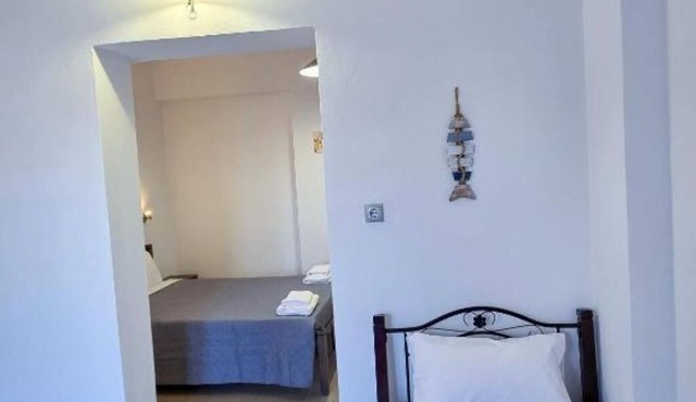 Calypso Heaven : Deluxe Family Room in Vothonas