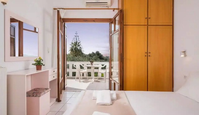 Captain Michalis apartment 5, Irinis 80, Galatas Chania Crete in Galatas