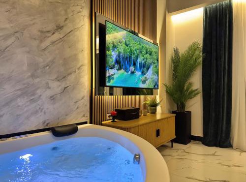 Carpos Luxury Collection - Suite with Jacuzzi and Ancient Theatre View in Larisa