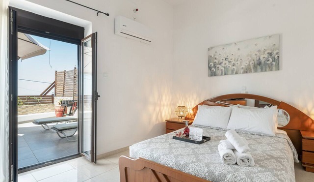 Casa Di Rena Country House: Panoramic Castle View & Endless Blue