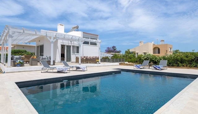 Casa Lefko - Three Bedroom Villa, Sleeps 6 in Kolympia