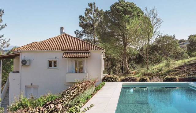 Casa Pino-private family villa with pool in Corfu, close to beaches/water park
