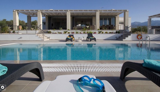 Cawe Sea View Villa | 4 bedrooms | 4 bathrooms | sleeps 9 in Kalyves