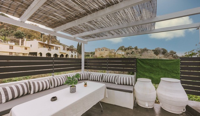 Charming 1 bedroom Rural House with outdoor BBQ.