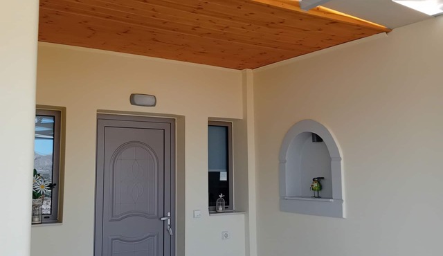 Charming 2-bedroom house with WiFi and AC in enchanting Pitsidia in Pitsidia