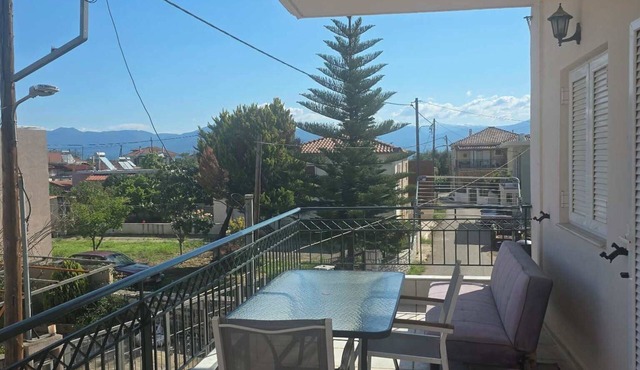 Charming Apartment with Ocean and Garden Views, 1km from the beach in Greece in Messini