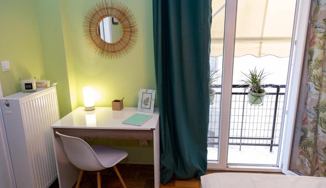 Charming Green Studio across the National Museum in Athens