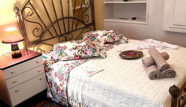 Charming Retro-Style House with Authentic Hospitality in Lesvos in Mitilini