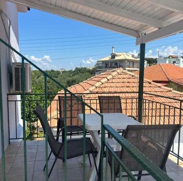Christina Sunny Apartments I in Loutsa