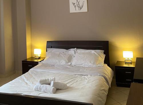 Cloud8 Apt with Castle View, 7km from the Beach in Lezhë