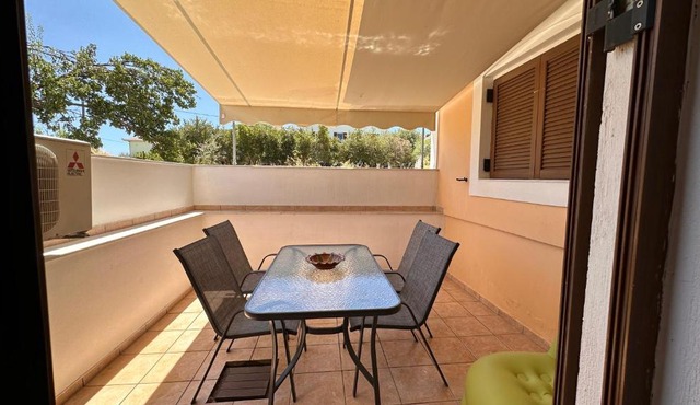 Cosy Summer Studio by the Sea on Semi Basement Level in Ireon