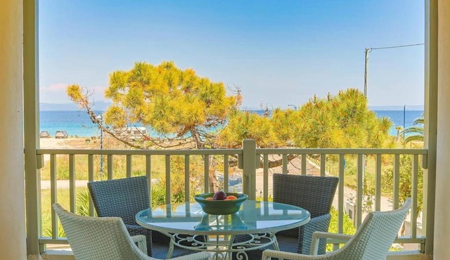 Country house by the sea in Afitos