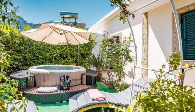 Country House 'Villa Di Lucia' with Mountain View, Wi-Fi and Air Conditioning
