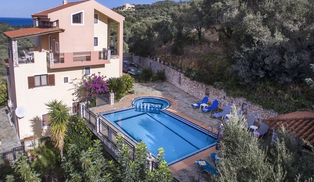 Country House 'Villa Dimosthenis' with Private Pool, Wi-Fi and Air Conditioning