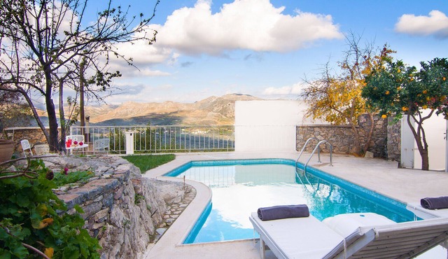 Countryside View & Easy Access to Southern Beaches!