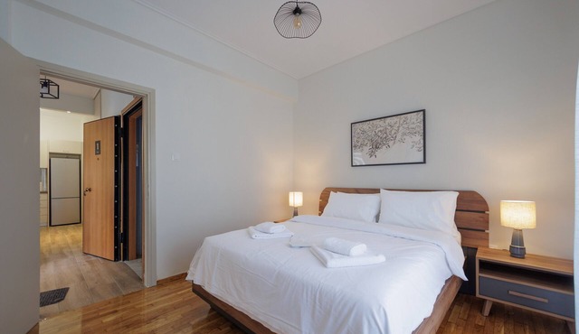 Cozy Studio with View in Athens – Private Terrace, Wi-Fi & Air Conditioning in Athina
