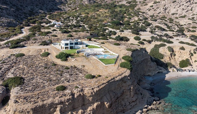 Cretan Beachfront Villa Atalandia With Heated Pool, Gym, Bbq & Office