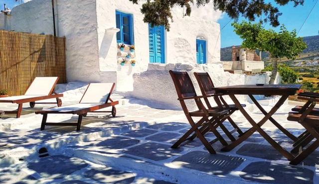 Danae cycladic house, est 1880! in Angairiá
