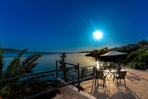 Deep Blue Escape Villa Salamina in Áyios Yeóryios