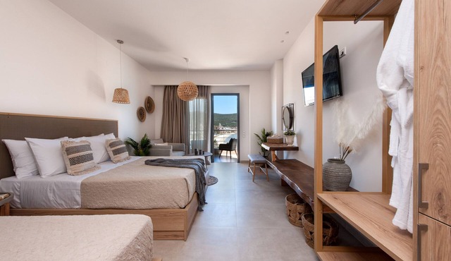 DEL MARE SUITES