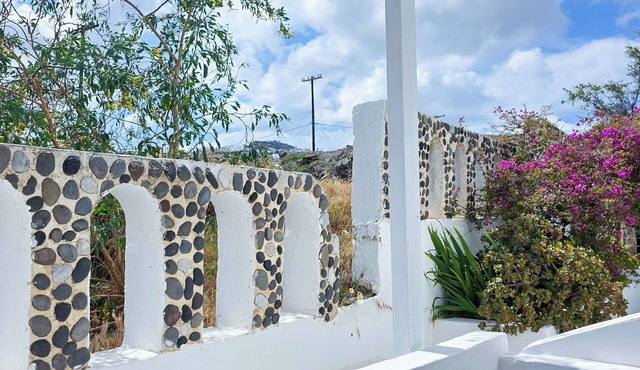Deluxe Double Room close to Fira in Vothonas