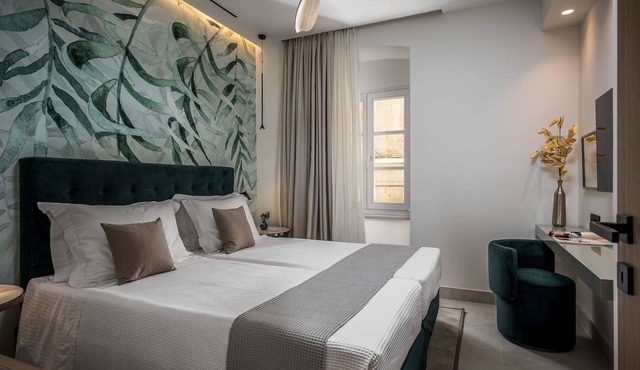 Deluxe Suite Side Sea View
