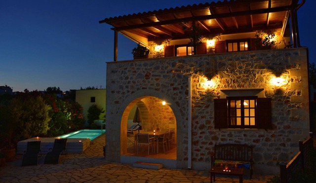 Detached 3 bedroom stone Villa with superb outlook, private pool, air con, BBQ