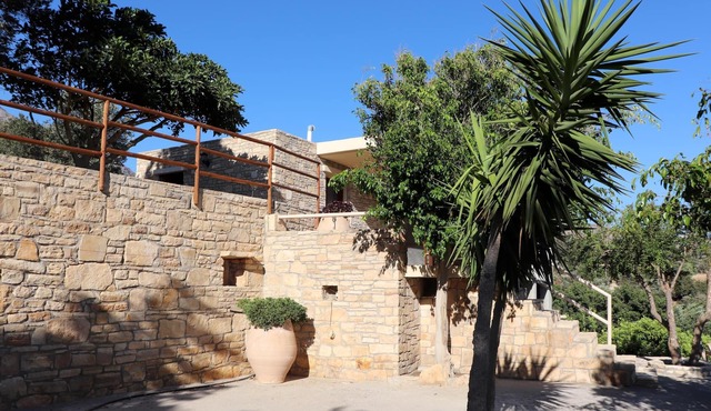 Detached holiday home, great sea views, modernly furnished, idyllic and quiet, W in Akoumia