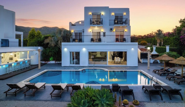 Diamond Villa in Gennadi
