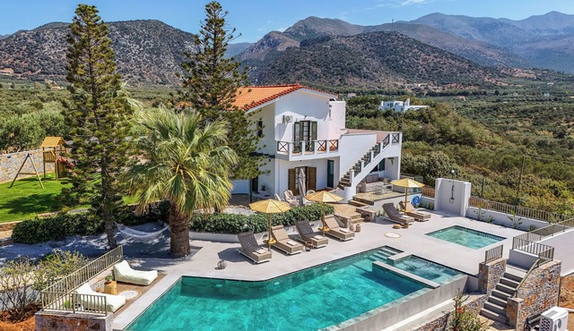 DIEVANDI Seaview Villa in Επάνω Σίσι