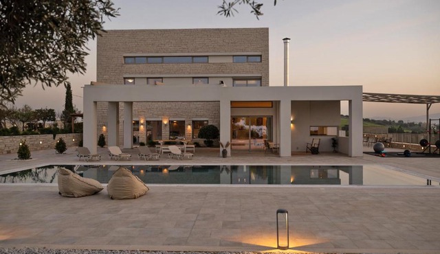 Diktamon Retreat with Private Pool and Sea Views in Foinikiá