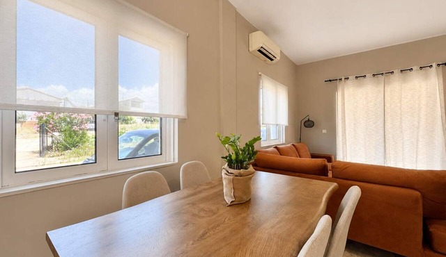 Dioni's Haven - Sunny Retreat with Balcony