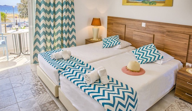 Double room sea view no1 in Charaki