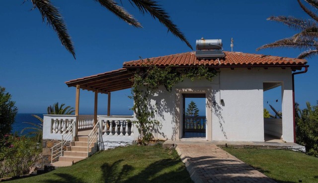 Dream bungalow on the Mediterranean, plot ends in the sea private bathing in Mochlos