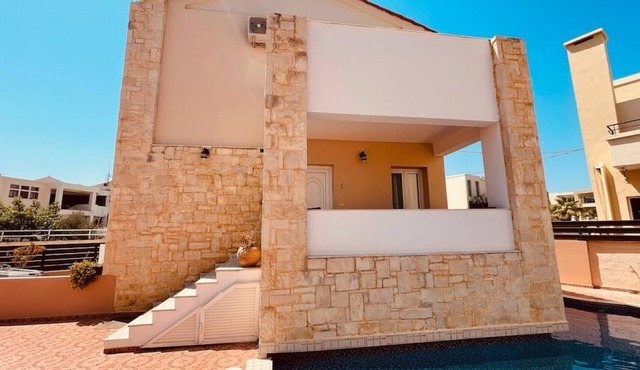 Du Sud Star Villa - 40meters to beach. Sleeps 8.