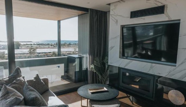 Earth Boutique Apartments next to Stavros Niarchos in Athens