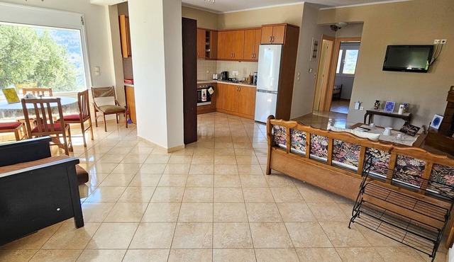 Effie's Escape Spacious House in Zola