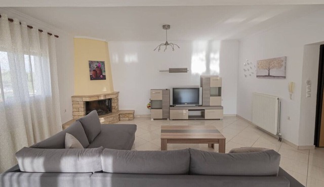 Elli Lux Home by Rentals Pro