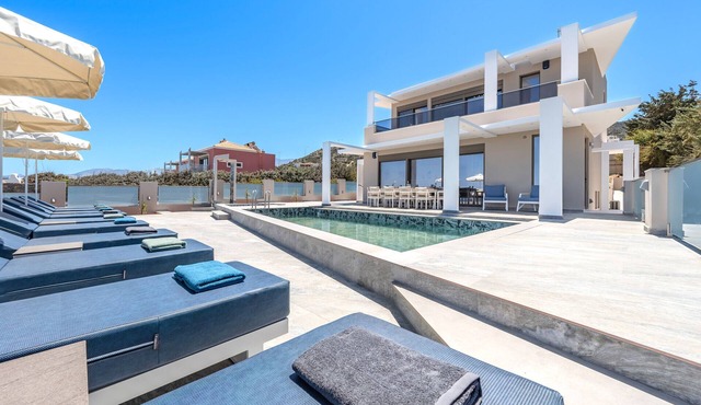 Elmar Bay Beachfront luxury Villa in Hersonissos