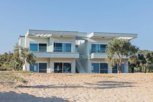 EluDes Seaside Suites in Astris