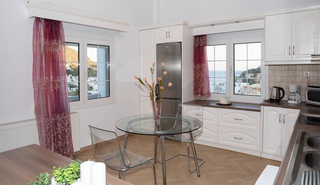 Emerald Heaven, Spacious house near the beach with a magnificent view. in Leros