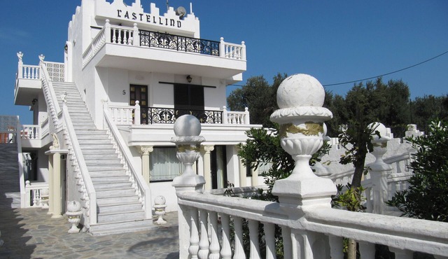 ENTIRE GUESTHOUSE - CASTELLINO (27 PEOPLE)
