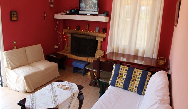 Entire home with mountain & sea view in Peloponnese in Προσήλια