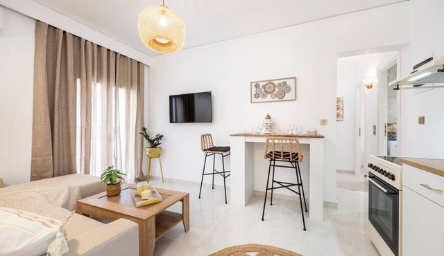 Ethereal Aura Apartment - 1 Min to the Beach