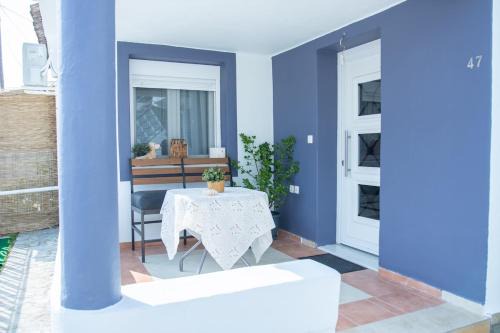 Eva's house with 2 bedrooms and private courtyard