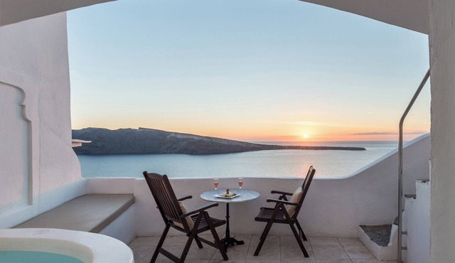 Executive Suite with Private Whirlpool & Caldera View in Thira - Santorini